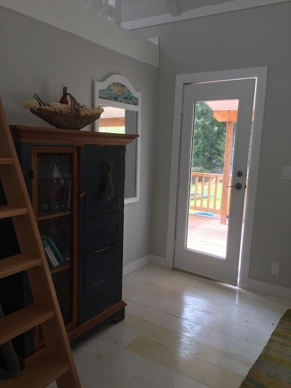 Cozy ,Artistic Cottage In A Garden Setting Close To The Beach And Hiking Trails. Powell River Zewnętrze zdjęcie