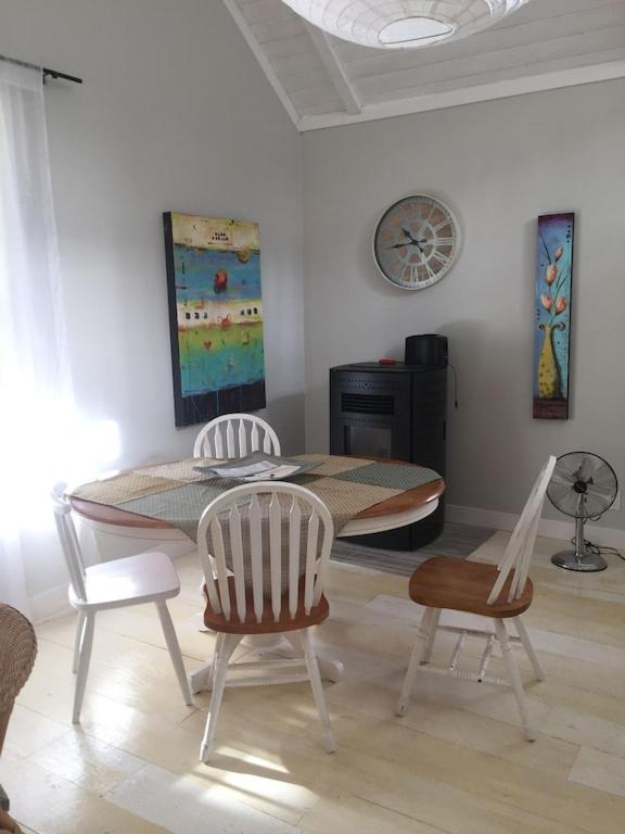 Cozy ,Artistic Cottage In A Garden Setting Close To The Beach And Hiking Trails. Powell River Zewnętrze zdjęcie