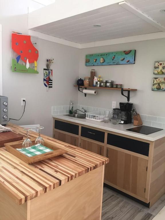 Cozy ,Artistic Cottage In A Garden Setting Close To The Beach And Hiking Trails. Powell River Zewnętrze zdjęcie