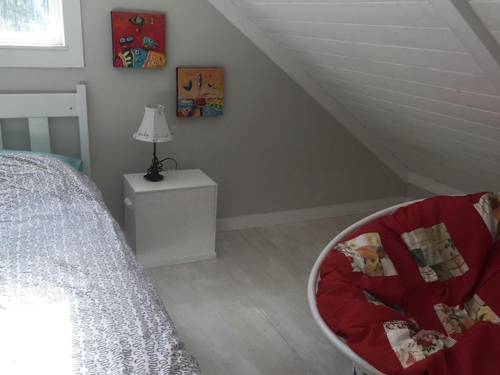 Cozy ,Artistic Cottage In A Garden Setting Close To The Beach And Hiking Trails. Powell River Zewnętrze zdjęcie